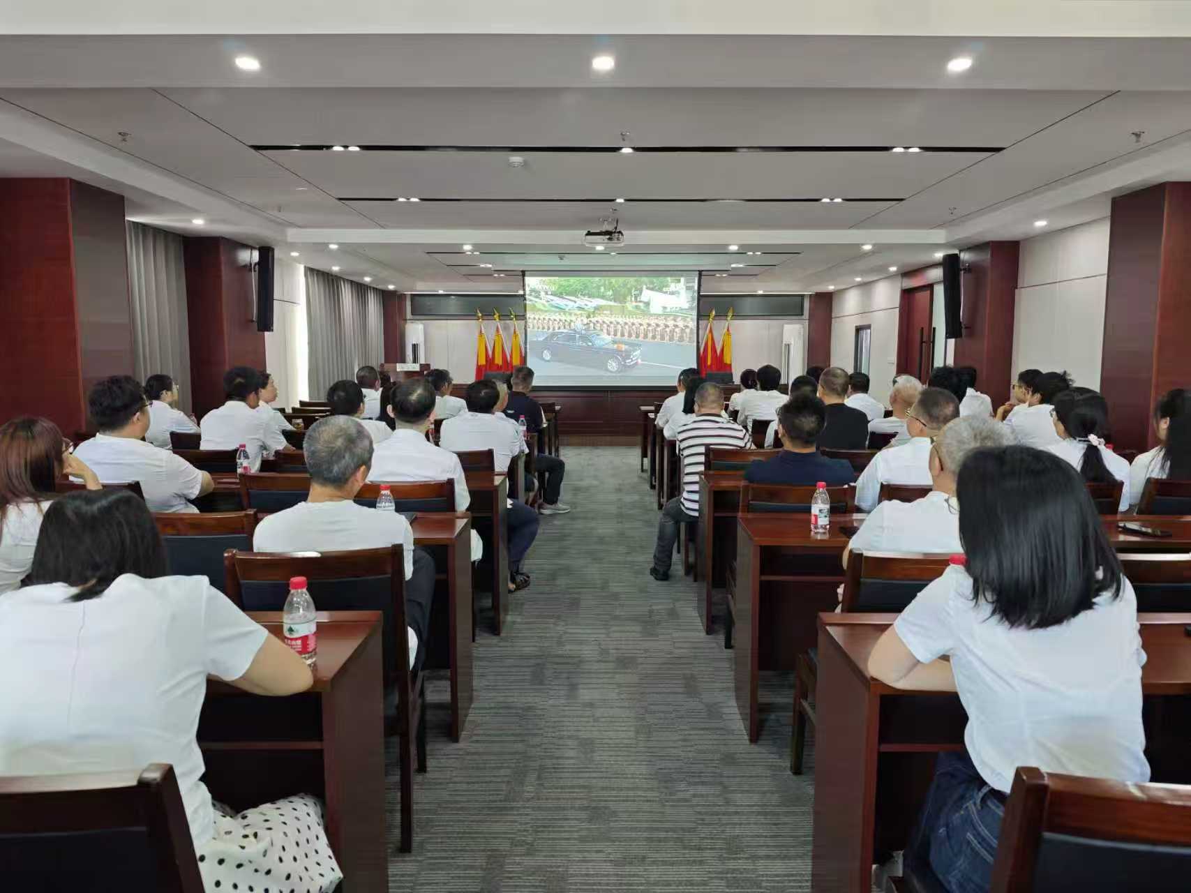 我院組織集中觀看紀念中國人民抗日戰爭暨世界反法西斯戰爭勝利80周年大會直播——黨員干部、團員青年和職工熱議九三閱兵